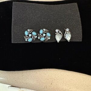 Vintage Blue and Silver Lisner screw back earrings